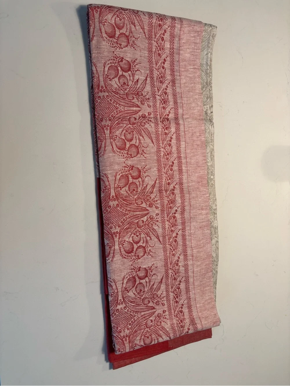 Williams Sonoma Red and Cream Jacquard Dining Tablecloth
